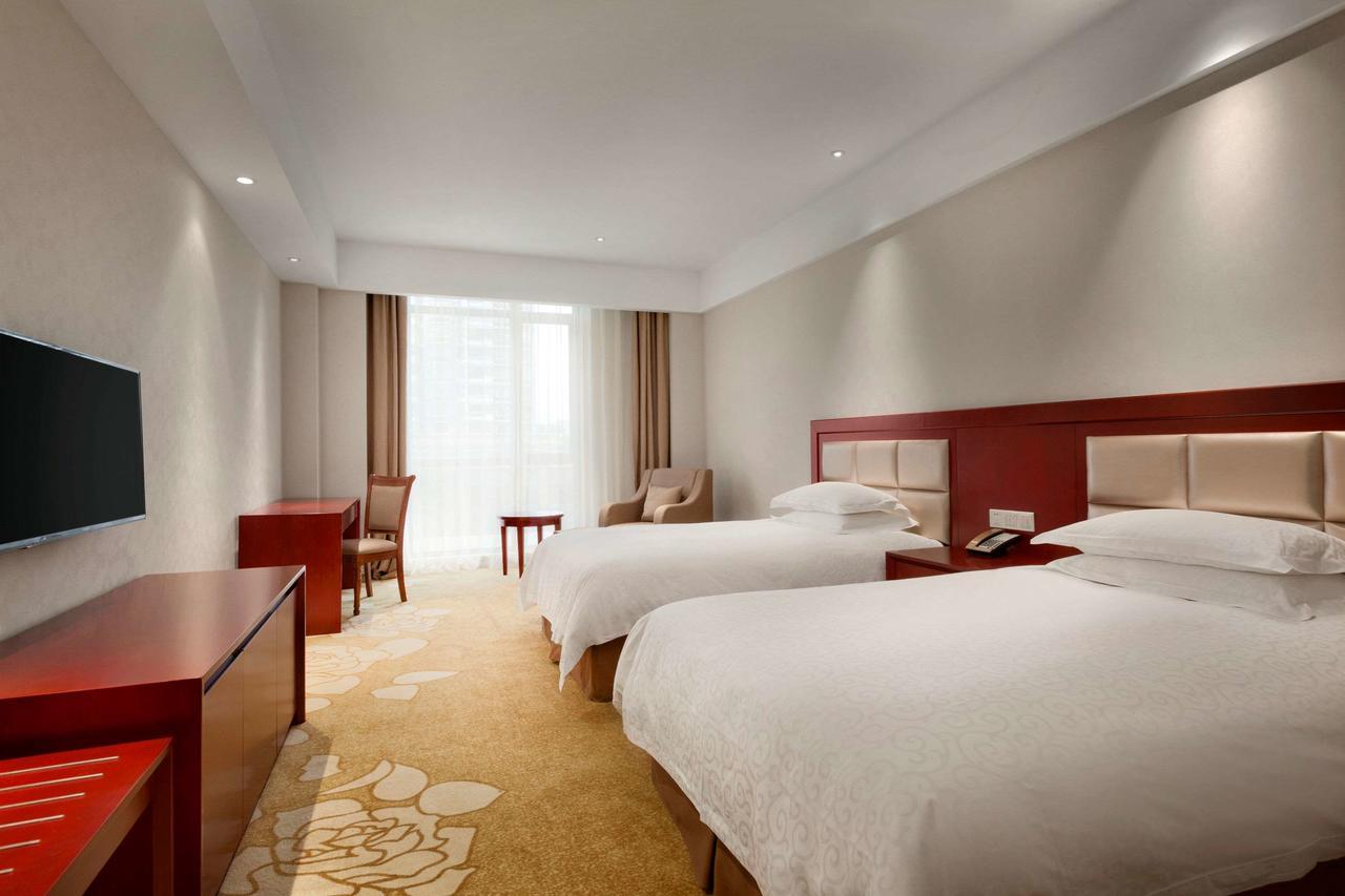 Ramada Minhang Hotel 4*