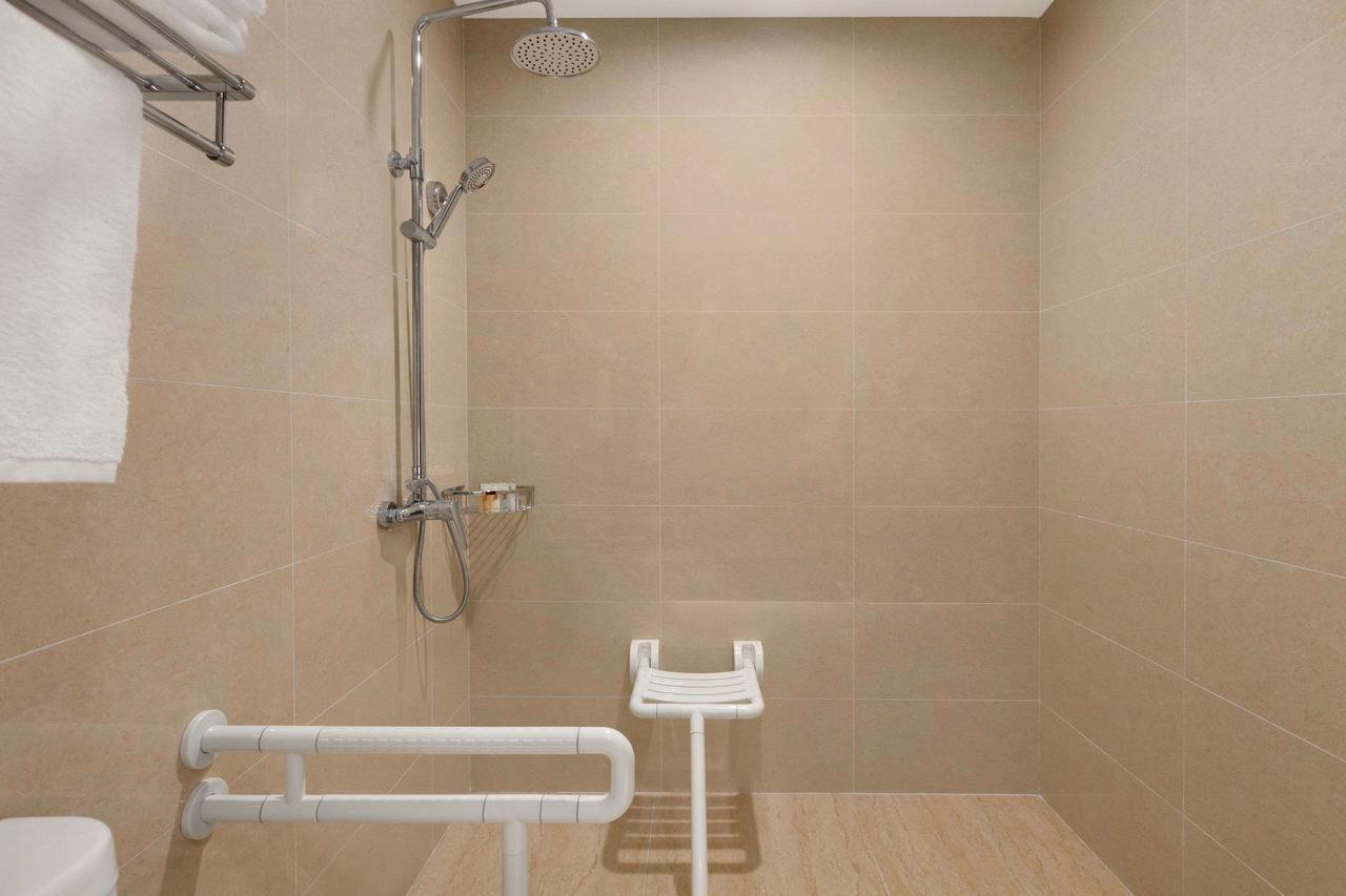 Hotel Ramada Minhang